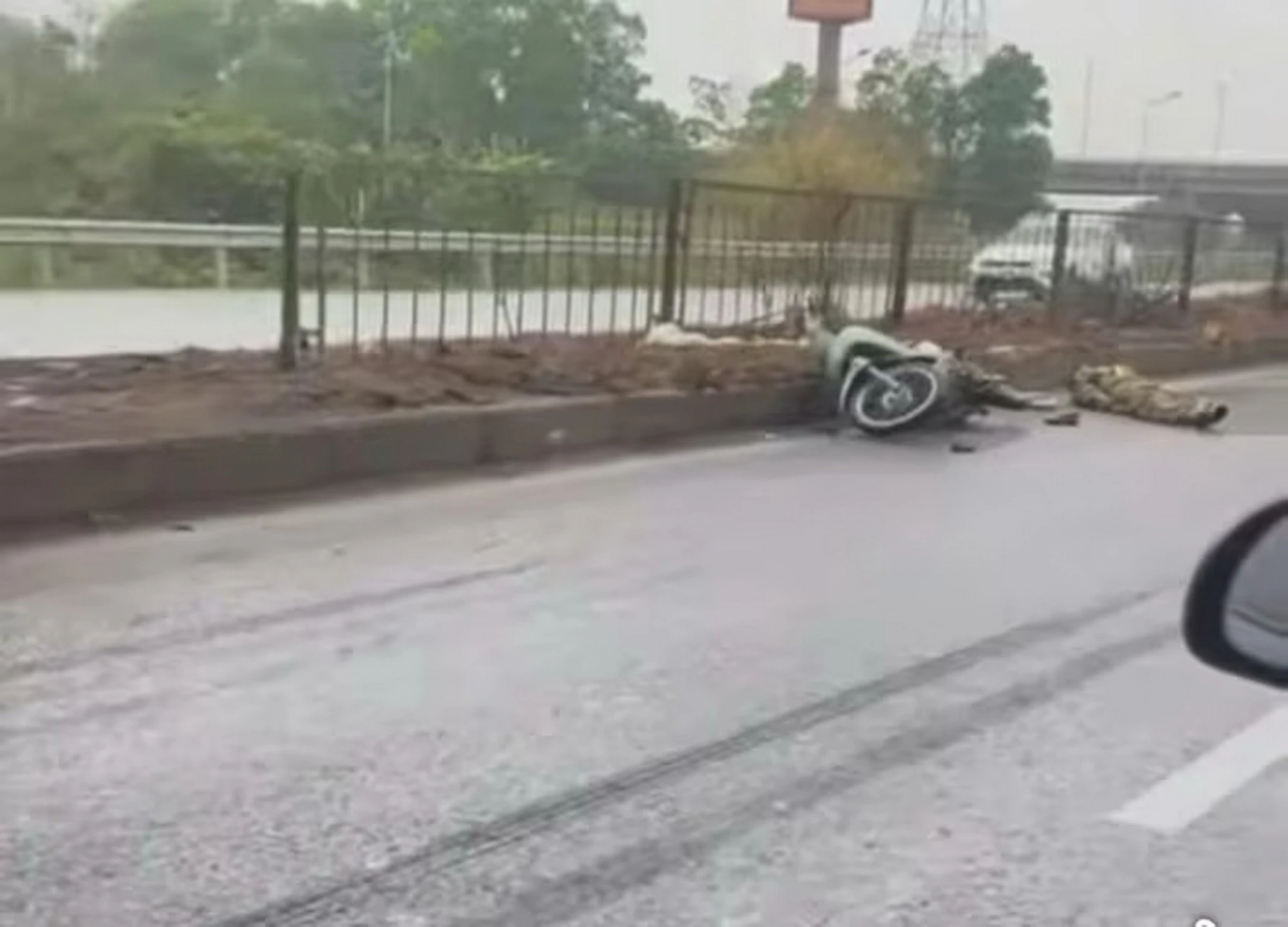 Bắc Ninh: Tai nạn thảm khốc do xe máy đi ngược chiều đâm ô tô, một người tử vong