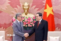 Chủ tịch Quốc hội Trần Thanh Mẫn tiếp Bộ trưởng Ngoại giao Lào Thongsavanh Phomvihane. (Ảnh: Doãn Tấn/TTXVN)