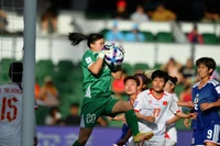 Thủ thành Khổng Thị Hằng liên tiếp cứu thua cho Việt Nam.