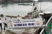 Hai tàu Trường Sa 04 và Trường Sa 21 mang theo những hòm phiếu đỏ thắm cùng niềm tin và kỳ vọng của đất liền hướng ra khơi xa. (Ảnh: TTXVN phát)