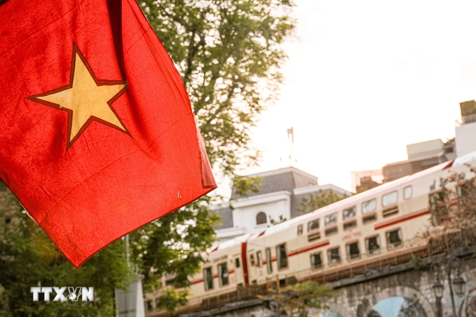 Tàu 5 Cửa Ô: Hành Trình Văn Hóa Độc Đáo Trên Đường Sắt Hà Nội