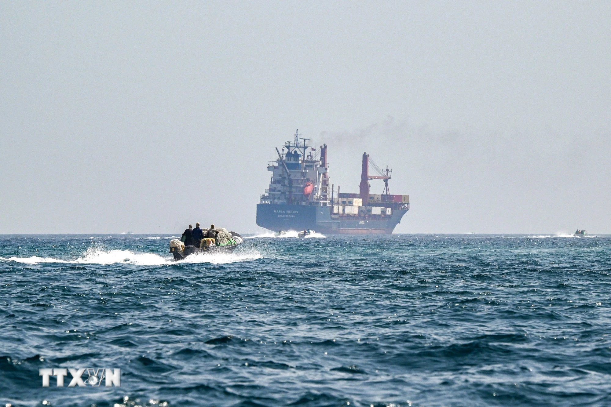 Xung đột Trung Đông khiến xuất khẩu qua eo biển Hormuz sụt giảm thê thảm