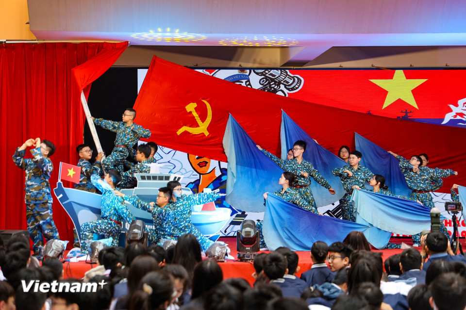 Bên cạnh đó, cô Hà cho biết thêm sự kiện cũng là một dịp để tạo cho các em một sân chơi bổ ích, có nhiều kỷ niệm đẹp thêm gắn bó với thầy cô, bạn bè và mái trường. (Ảnh: Minh Hiếu/Vietnam+)