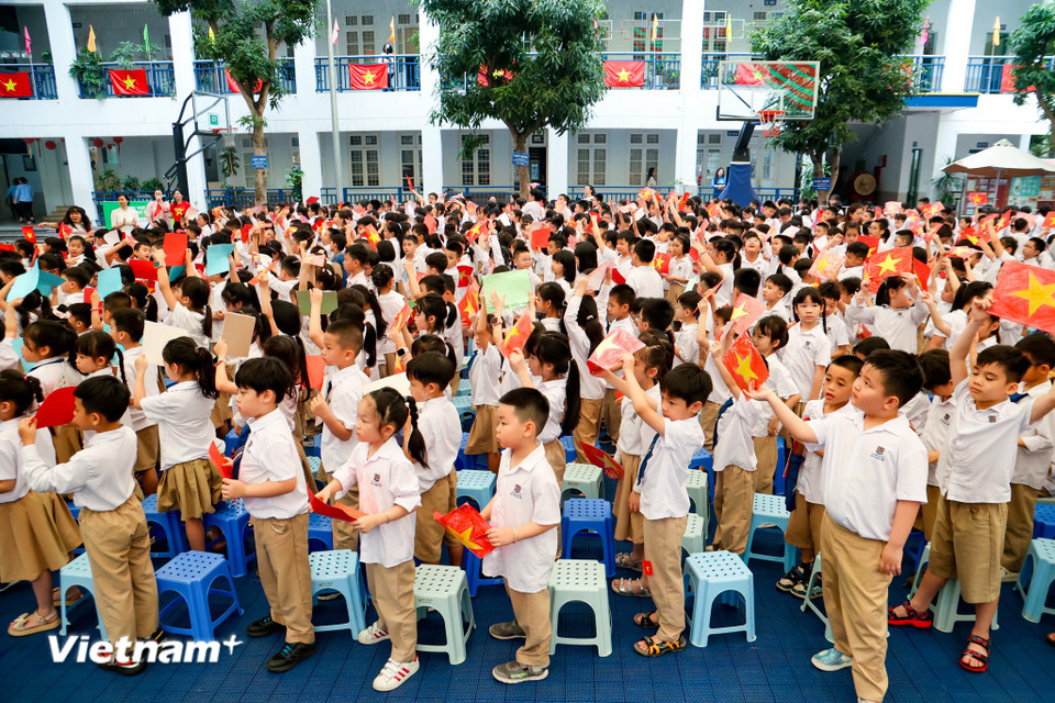 Các hoạt động vừa thiết thực vừa đa dạng, mang lại cho học sinh bài học sinh động hơn về cuộc đấu tranh giành độc lập, thống nhất nước nhà, qua đó giáo dục lòng yêu nước, tự hào dân tộc. (Ảnh: Minh Hiếu/Vietnam+)