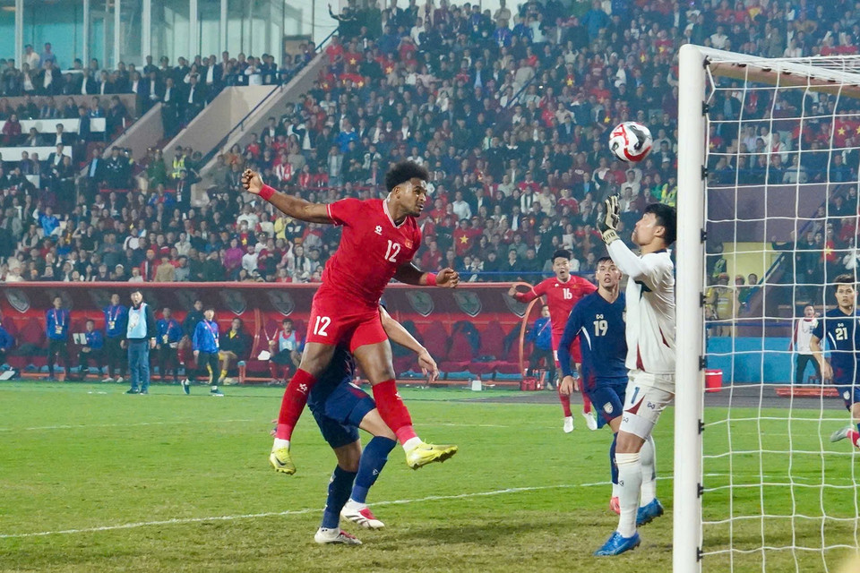 Đến phút thứ 59, Xuân Son đánh đầu tung lưới Thái Lan, mở tỷ số cho tuyển Việt Nam. (Ảnh: Việt Anh/Vietnam+)