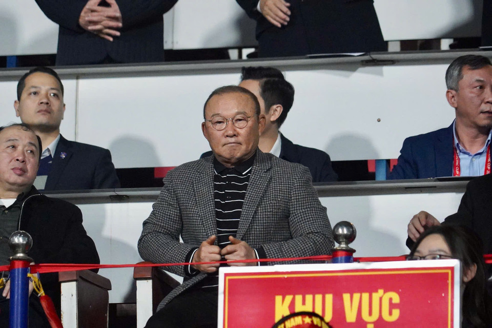 Cựu huấn luyện viên trưởng Park Hang-seo đến sân cổ vũ Đội tuyển Việt Nam. (Ảnh: Việt Anh/Vietnam+)