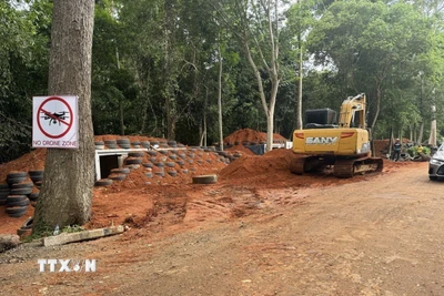 Hầm công sự do quân đội Thái Lan chuẩn bị tại khu vực Đền Ta Muen Thom ngày 23/7/2025. (Ảnh: Phạm Hải/TTXVN)