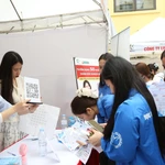 20 doanh nghiệp đã trực tiếp có mặt tại trụ sở Học viện Phụ nữ Việt Nam để phỏng vấn và tuyển dụng các bạn sinh viên. (Ảnh: Hồng Nhung/Vietnam+)