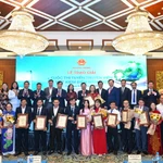 Lễ trao giải Cuộc thi "Tuyên truyền viên tiết kiệm điện năm 2025". (Ảnh: BCT/Vietnam+)