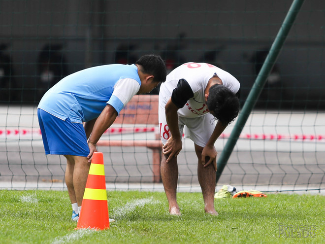 [Photo] Ông Miura quát lớn vì Nguyên Mạnh dám chuyền bóng bổng ảnh 6