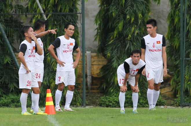 [Photo] Ông Miura quát lớn vì Nguyên Mạnh dám chuyền bóng bổng ảnh 2