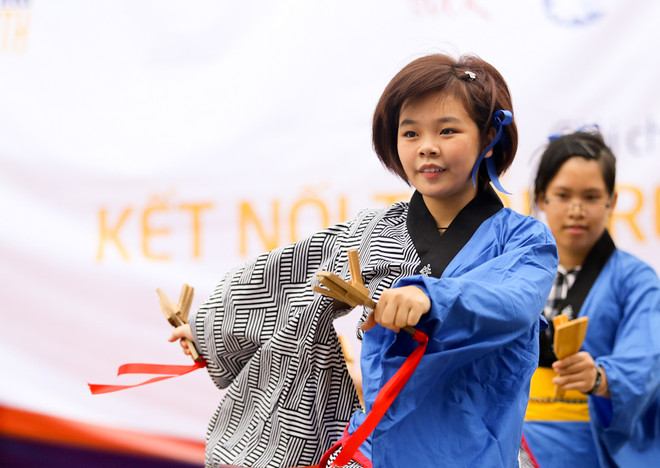 Dù xuất phát sau, "Running man" vẫn đánh bại cả trăm bạn trẻ ảnh 7