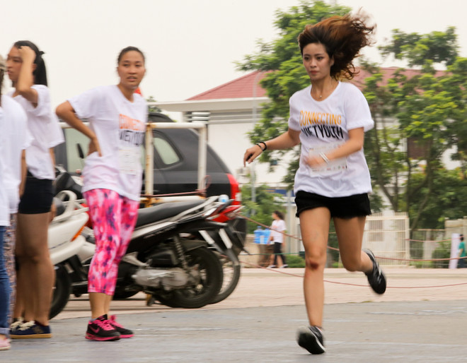 Dù xuất phát sau, "Running man" vẫn đánh bại cả trăm bạn trẻ ảnh 8