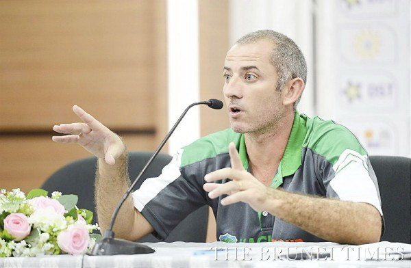 Thua đau, HLV Thái Lan vẫn thách đấu U19 Việt Nam tại giải châu Á ảnh 1