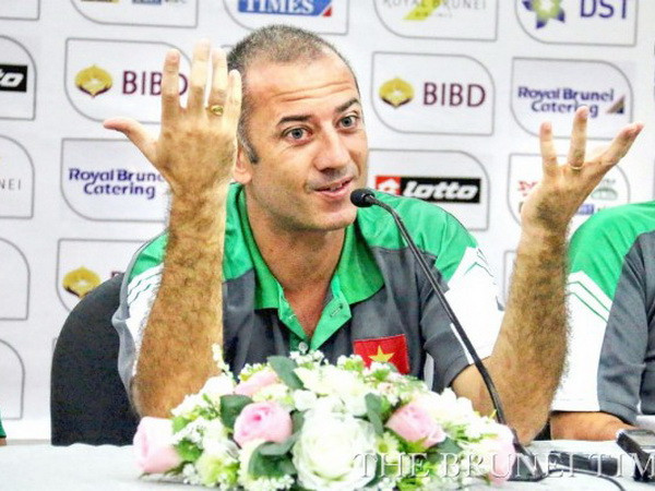 HLV Graechen: Không Công Phượng, không Xuân Trường, không vấn đề ảnh 1