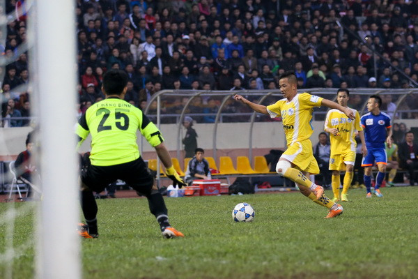 Chùm ảnh đại chiến vùng Đông Bắc ở V-League vòng 8 ảnh 6