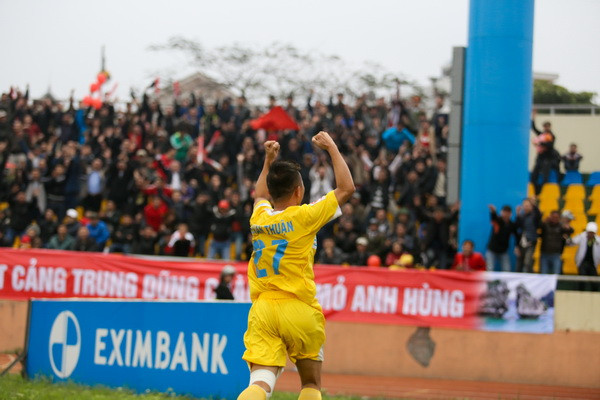 Chùm ảnh đại chiến vùng Đông Bắc ở V-League vòng 8 ảnh 9