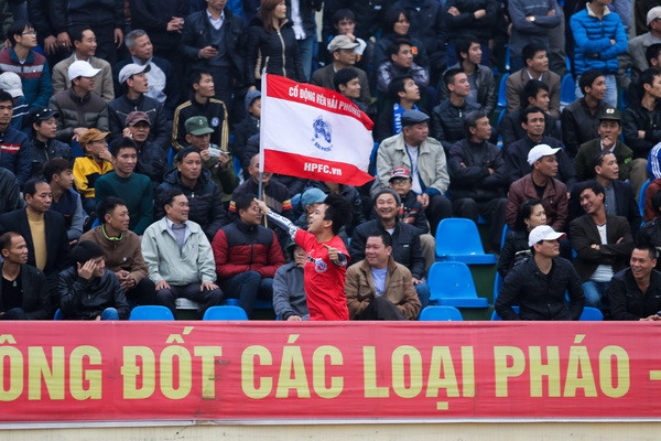 “Fan” nữ Quảng Ninh khóc nức nở vì đội nhà bại trận ảnh 8