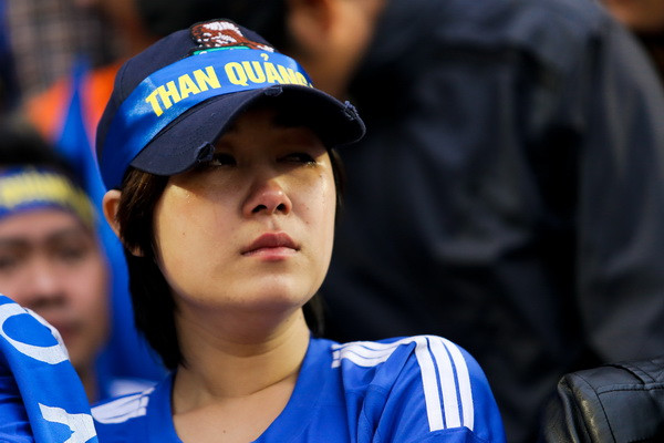 “Fan” nữ Quảng Ninh khóc nức nở vì đội nhà bại trận ảnh 13