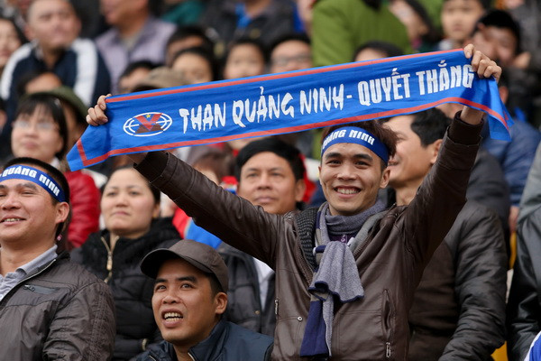 “Fan” nữ Quảng Ninh khóc nức nở vì đội nhà bại trận ảnh 6