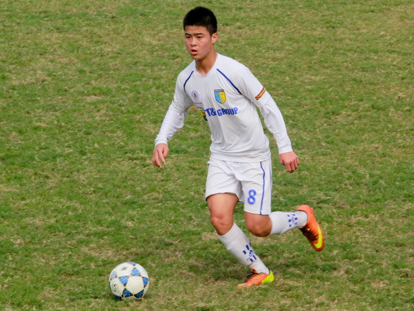 Tuyển thủ U19 Việt Nam sút phạt theo phong cách Beckham ảnh 1