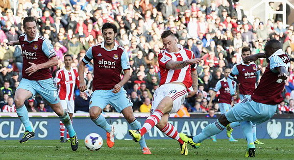 U19 Việt Nam khen Britannia sôi động hơn Wembley ảnh 2