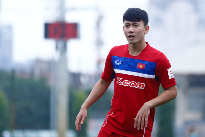 HLV Park Hang-seo thân thiện khoác vai học trò trong ngày làm việc đầu ảnh 9