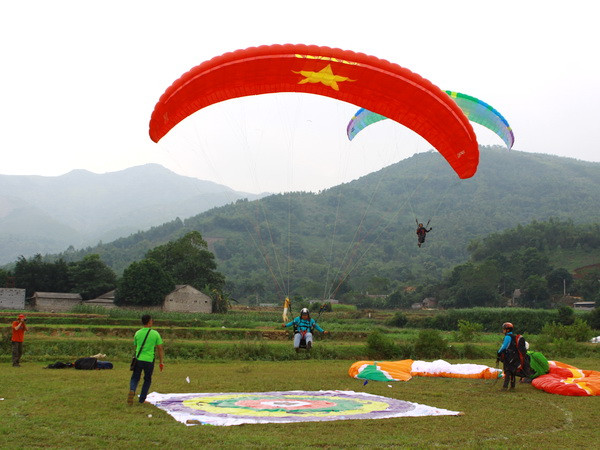 Giải dù lượn Việt Nam mở rộng lần đầu tiên được tổ chức tại Hà Nội ảnh 1