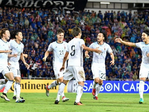 Thái Lan chơi tiến bộ trước Nhật Bản, Kiatisuk vẫn lắc đầu ngán ngẩm ảnh 1