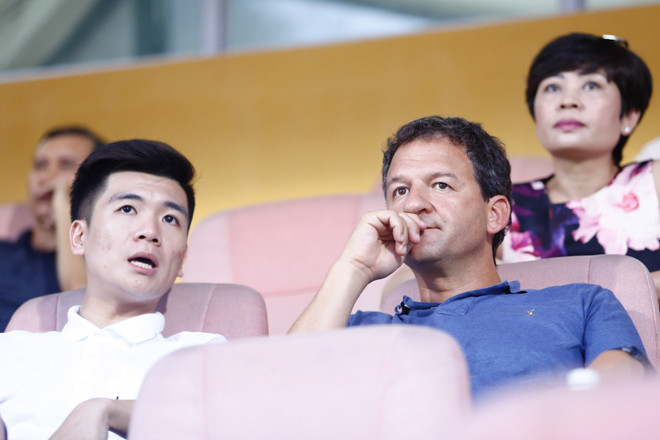 [Photo] Giám đốc Man City tới xem, quân bầu Hiển lên đầu bảng ảnh 1