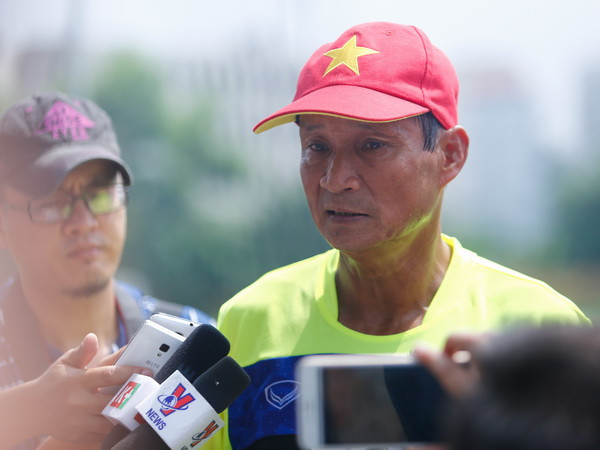 HLV Mai Đức Chung: Tuyển Việt Nam tự tin giành 3 điểm trước Campuchia ảnh 1