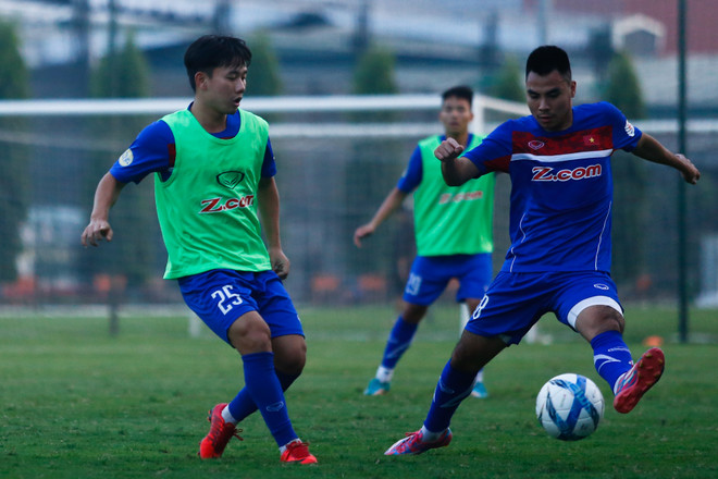 U23 tập đối kháng, thầy Hàn Quốc nhắc Công Phượng xử lý bóng rườm rà ảnh 4