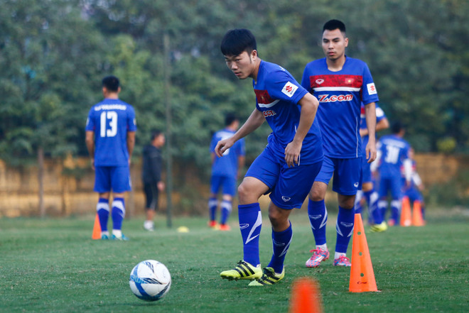 U23 tập đối kháng, thầy Hàn Quốc nhắc Công Phượng xử lý bóng rườm rà ảnh 1