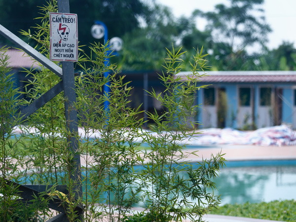 Giật mình với "bể bơi tử thần" dưới chân cột điện EVN ở Hà Đông ảnh 1