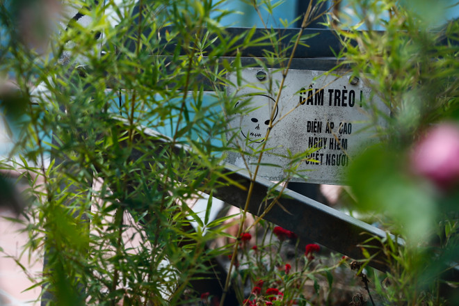 [Photo] Cận cảnh bể bơi dưới cột điện cao thế 110 kV ở Quốc Oai ảnh 7