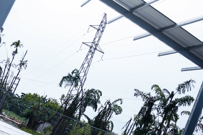 [Photo] Cận cảnh bể bơi dưới cột điện cao thế 110 kV ở Quốc Oai ảnh 9