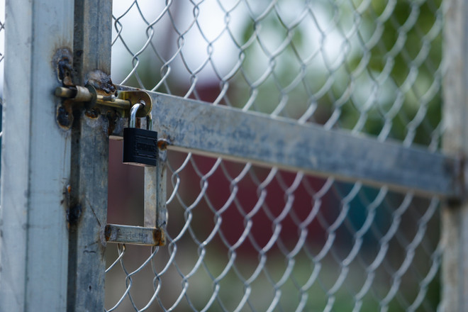 [Photo] Cận cảnh bể bơi dưới cột điện cao thế 110 kV ở Quốc Oai ảnh 6