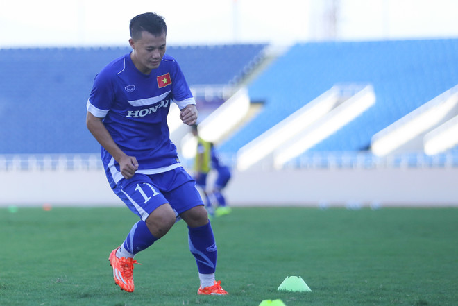 Thành Lương bị đau, Công Phượng suýt gây chấn thương cho đồng đội ảnh 1