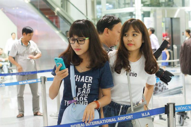 [Photo] U19 Việt Nam rạng rỡ trở về trong ngày chiến thắng ảnh 6