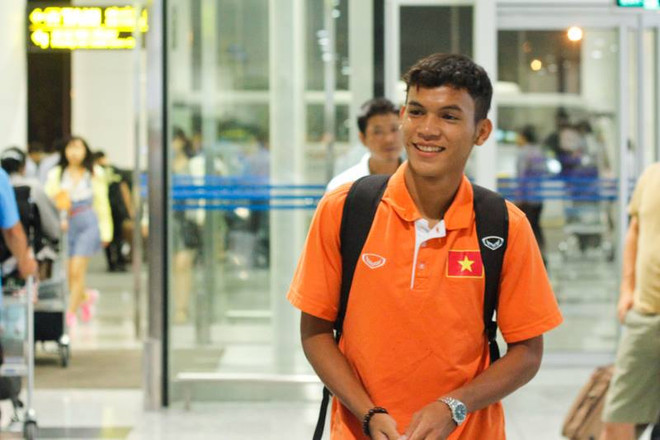 [Photo] U19 Việt Nam rạng rỡ trở về trong ngày chiến thắng ảnh 4