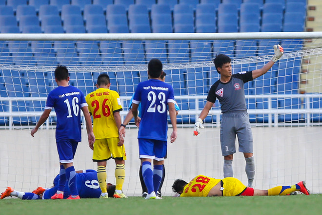 [Photo] Công Phượng và Văn Toàn “nhảy múa” trước hàng thủ Hải Phòng ảnh 4