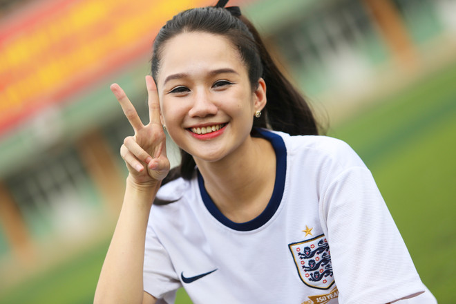 [Photo] Nữ sinh Hà thành rạng rỡ bên cúp vàng World Cup ảnh 8