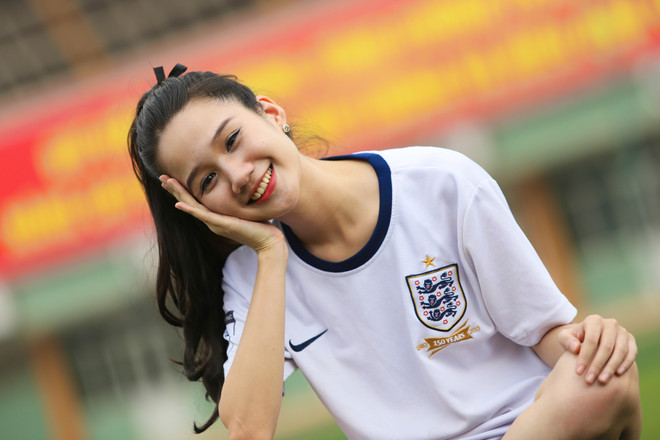 [Photo] Nữ sinh Hà thành rạng rỡ bên cúp vàng World Cup ảnh 7