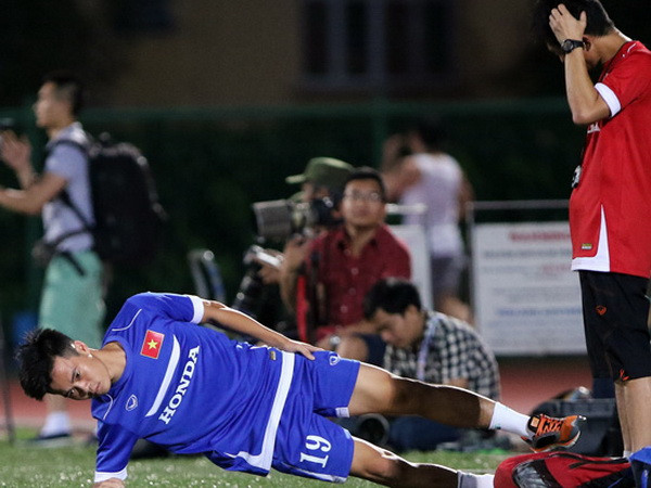 Bốn trụ cột của ông Miura phải tập riêng sau trận thua Thái Lan ảnh 1