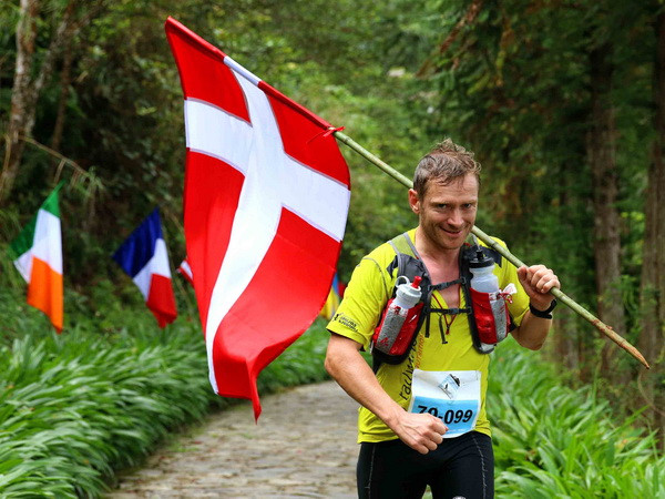 Người Đan Mạch chiến thắng trên đường chạy 70km Sapa ảnh 1