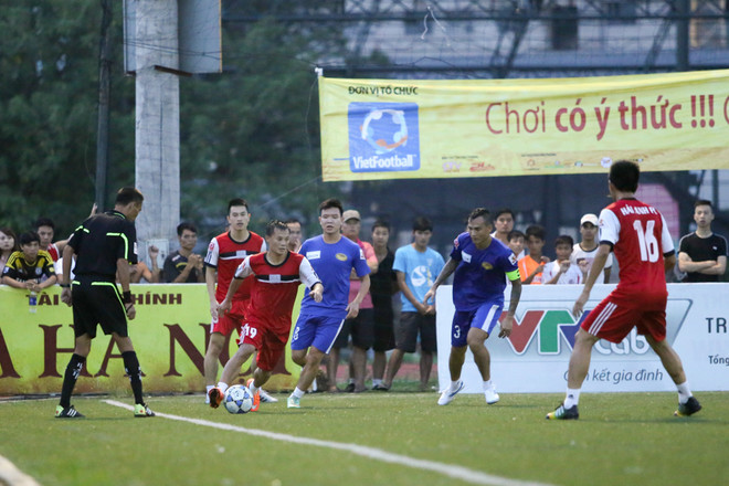 Quả bóng vàng Thành Lương nhận thẻ đỏ trên sân ‘phủi’ Hà Nội ảnh 4