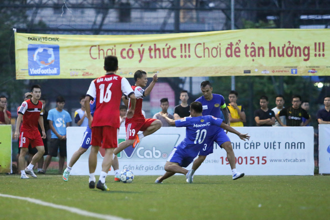 Quả bóng vàng Thành Lương nhận thẻ đỏ trên sân ‘phủi’ Hà Nội ảnh 5