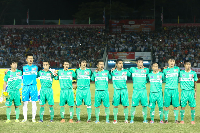 VFF chỉ phạt Hoàng Anh Gia Lai 10 triệu đồng sau vụ ‘vỡ sân’ Pleiku ảnh 1