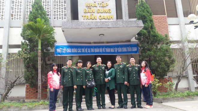 Đoàn đại biểu bắn súng quân đội đi thăm trường bắn Trần Oanh đặt tại Thanh Hóa. (Ảnh: Quý Lượng) Xạ thủ Hoàng Xuân Vinh tri ân lò đào tạo bắn súng Quân đội ảnh 3
