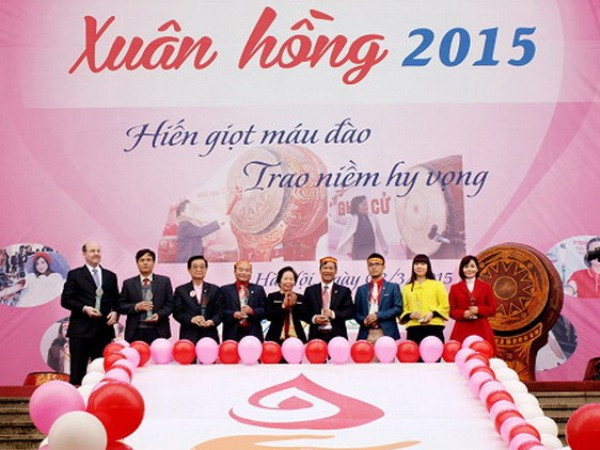 Roche Việt Nam khởi đầu năm 2015 với nhiều hoạt động ý nghĩa ảnh 1